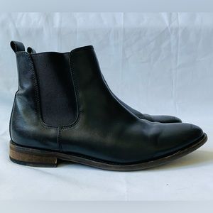 Banana Republic Men's Leather Chelsea Boots. Size 8.5.